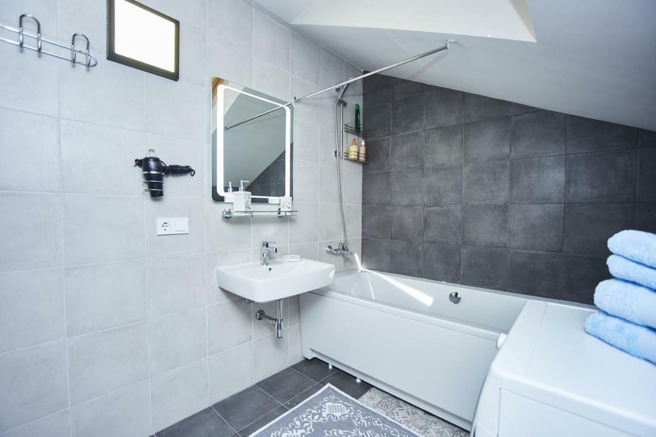 Luxury Apartment In The Heart Одеса Екстериор снимка