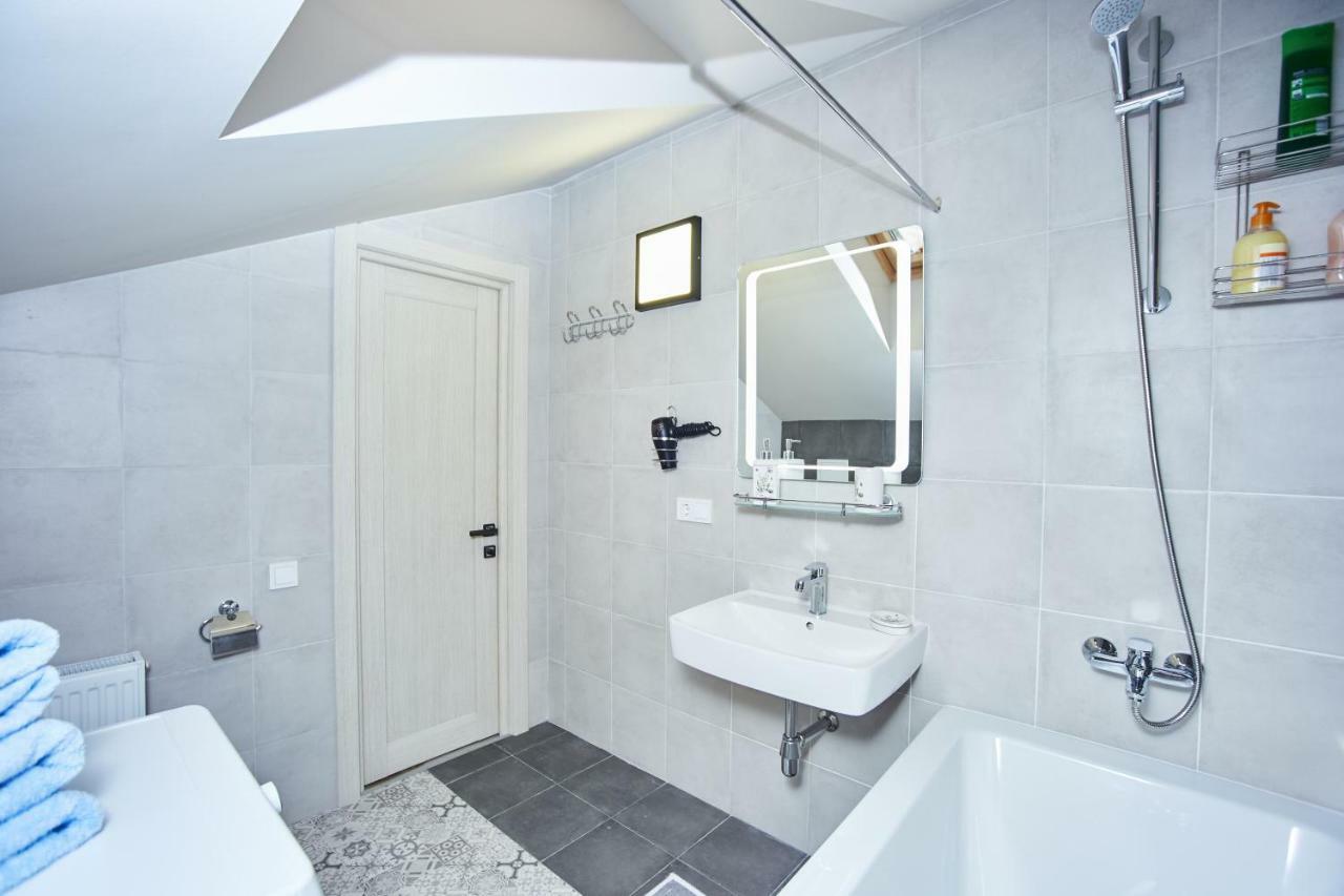 Luxury Apartment In The Heart Одеса Екстериор снимка